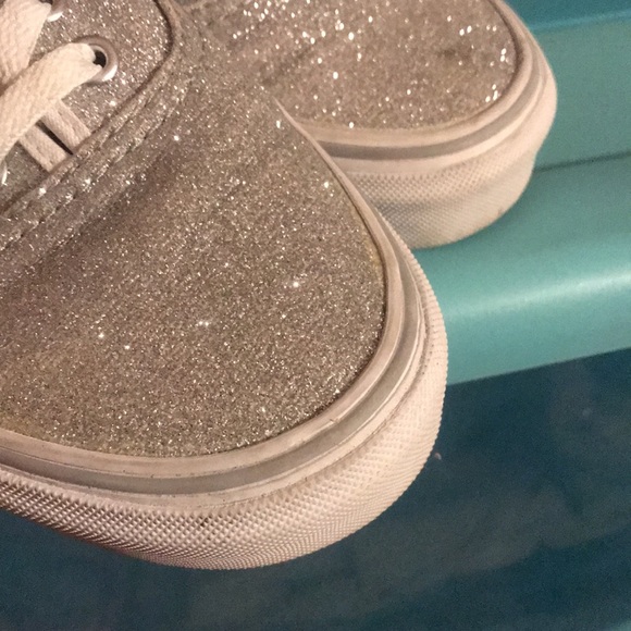 Vans - Picture 3 of 4